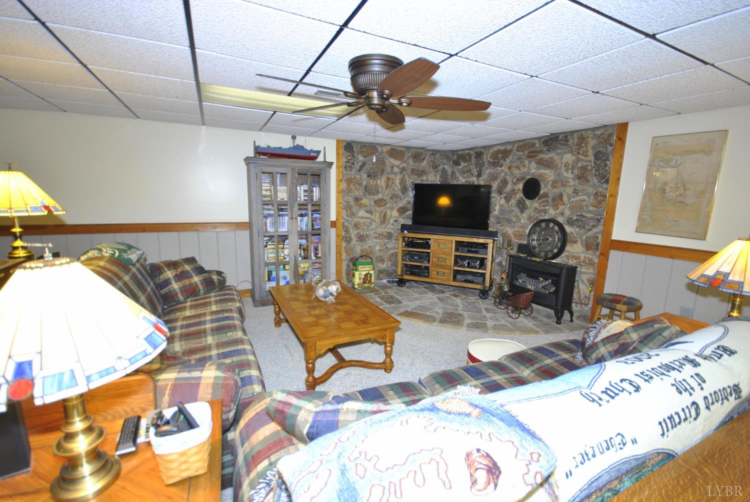 202 Springhill Circle, Bedford, Virginia image 38