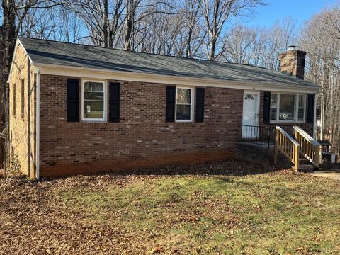 Photo of 328 Cheyenne Drive, Lynchburg, VA 24502 (MLS # 363577)
