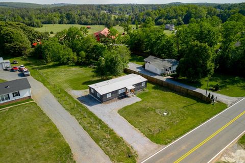 Photo of 1510 Suburban Road, Lynchburg, VA 24501 (MLS # 366631)