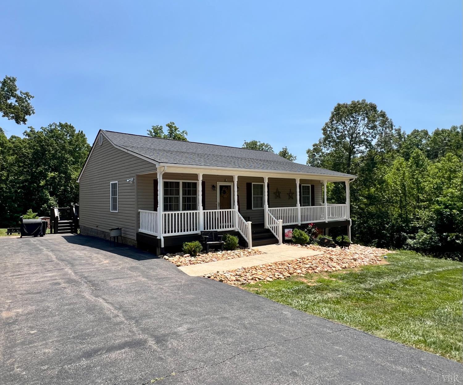 295 Samson Way, Madison Heights, Virginia image 4