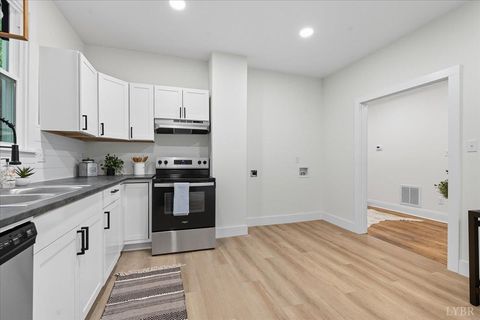 Tiny photo for 490 Oakley Avenue, Lynchburg, VA 24501 (MLS # 362145)