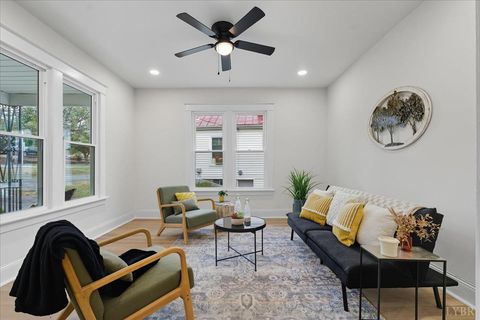 Tiny photo for 490 Oakley Avenue, Lynchburg, VA 24501 (MLS # 362145)