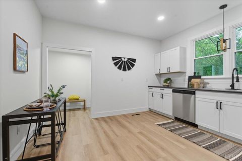 Tiny photo for 490 Oakley Avenue, Lynchburg, VA 24501 (MLS # 362145)