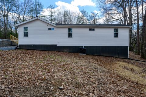 Tiny photo for 453 Plateau Drive, Evington, VA 24550 (MLS # 365079)