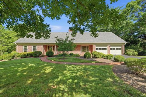 Homes For Sale - 1120 Meriwether Circle<br/> Lynchburg, VA 24503