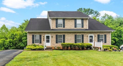 Photo of 1507 Cassell Ln, Bedford, VA 24523 (MLS # 362610)
