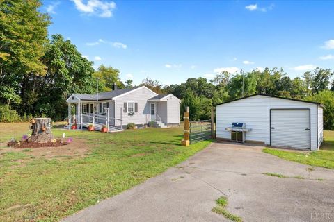 Photo of 3684 Brights Road Rd, Gretna, VA 24557 (MLS # 361790) Photo of 3684 Brights Road Rd, Gretna, VA 24557 (MLS # 361790)