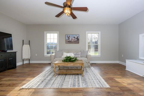 Tiny photo for 7585 Peaks Road, Bedford, VA 24523 (MLS # 363356)