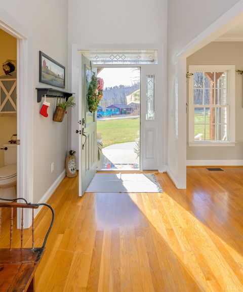 Tiny photo for 7585 Peaks Road, Bedford, VA 24523 (MLS # 363356)