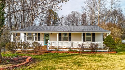 Photo of 997 Toytown Rd. Rd, Amherst, VA 24521 (MLS # 365275)