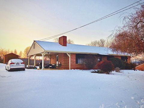 Tiny photo for 1124 Roundtree Drive, Bedford, VA 24523 (MLS # 364229)