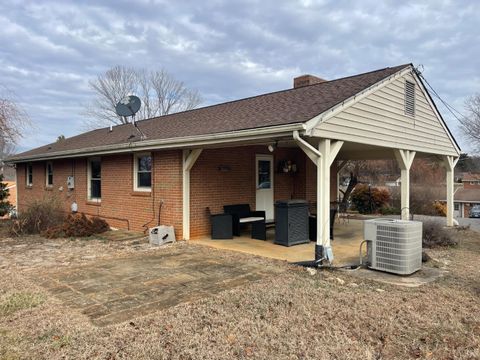 Tiny photo for 1124 Roundtree Drive, Bedford, VA 24523 (MLS # 364229)