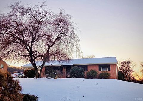 Photo of 1124 Roundtree Drive, Bedford, VA 24523 (MLS # 364229)