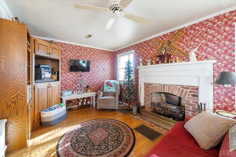 Tiny photo for 601 Henry Street St, Gretna, VA 24557 (MLS # 363422)