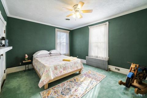 Tiny photo for 601 Henry Street St, Gretna, VA 24557 (MLS # 363422)