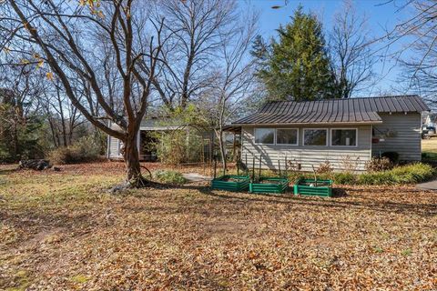 Tiny photo for 601 Henry Street St, Gretna, VA 24557 (MLS # 363422)