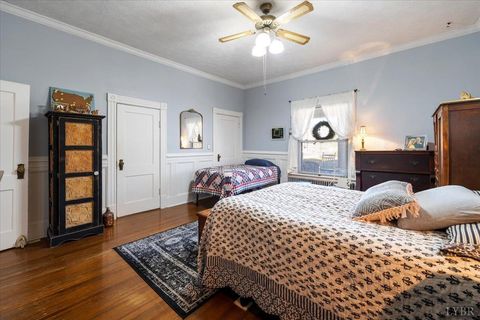 Tiny photo for 601 Henry Street St, Gretna, VA 24557 (MLS # 363422)