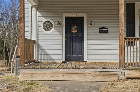 Tiny photo for 227 Denver Ave Ave, Lynchburg, VA 24503 (MLS # 363893)