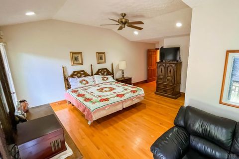 Tiny photo for 224 Walnut Road, Danville, VA 24541 (MLS # 362640)