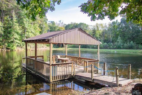 Tiny photo for 224 Walnut Road, Danville, VA 24541 (MLS # 362640)