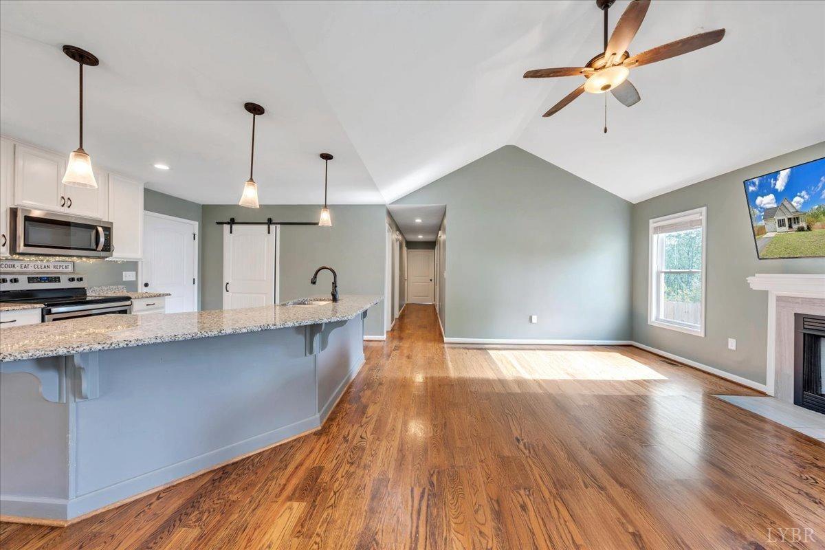 1400 Mountain Cut Road, Appomattox, Virginia image 2