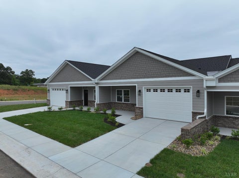 Townhouse For Sale - 15 Tiphne Lane<br/> Campbell County, Lynchburg, VA 24502