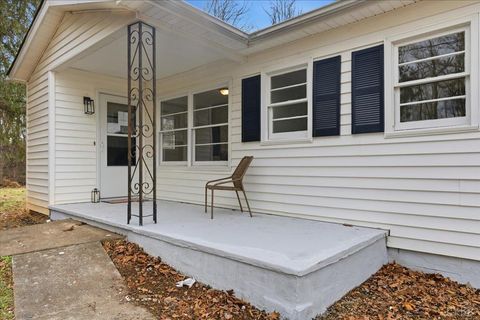 Tiny photo for 292 Evergreen Avenue, Appomattox, VA 24522 (MLS # 363412)