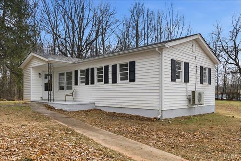 Tiny photo for 292 Evergreen Avenue, Appomattox, VA 24522 (MLS # 363412)