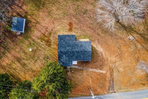 Tiny photo for 292 Evergreen Avenue, Appomattox, VA 24522 (MLS # 363412)