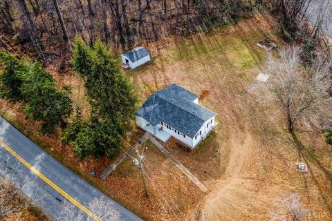 Tiny photo for 292 Evergreen Avenue, Appomattox, VA 24522 (MLS # 363412)