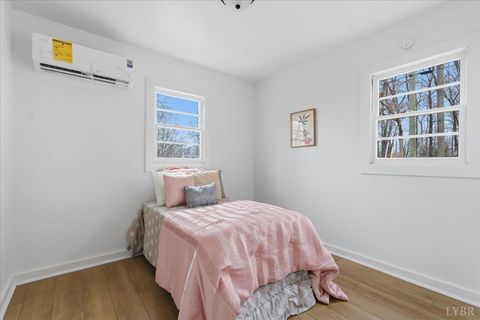 Tiny photo for 292 Evergreen Avenue, Appomattox, VA 24522 (MLS # 363412)