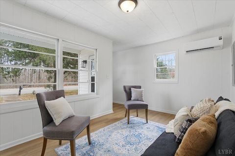 Tiny photo for 292 Evergreen Avenue, Appomattox, VA 24522 (MLS # 363412)