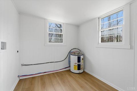 Tiny photo for 292 Evergreen Avenue, Appomattox, VA 24522 (MLS # 363412)