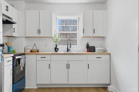 Tiny photo for 292 Evergreen Avenue, Appomattox, VA 24522 (MLS # 363412)