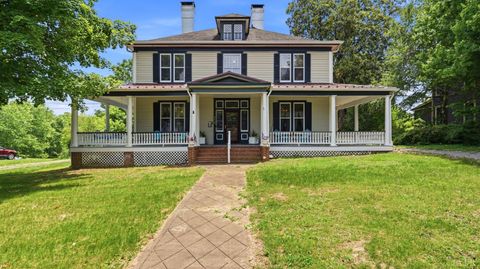 Homes For Sale - 714 Longwood Avenue<br/> Bedford, VA 24523