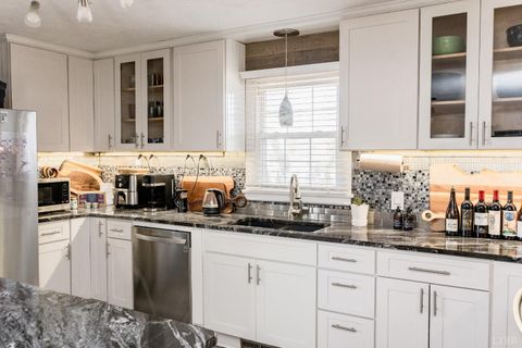 Tiny photo for 2223 Park Place, Lynchburg, VA 24501 (MLS # 364265)