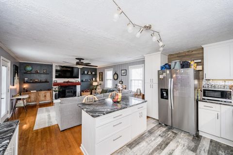 Tiny photo for 2223 Park Place, Lynchburg, VA 24501 (MLS # 364265)