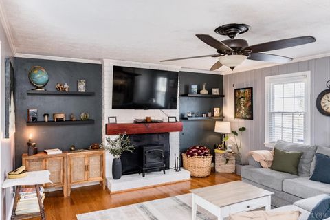 Tiny photo for 2223 Park Place, Lynchburg, VA 24501 (MLS # 364265)