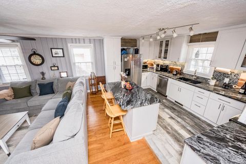 Tiny photo for 2223 Park Place, Lynchburg, VA 24501 (MLS # 364265)