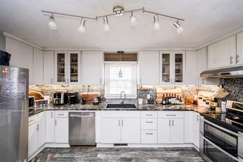 Tiny photo for 2223 Park Place, Lynchburg, VA 24501 (MLS # 364265)