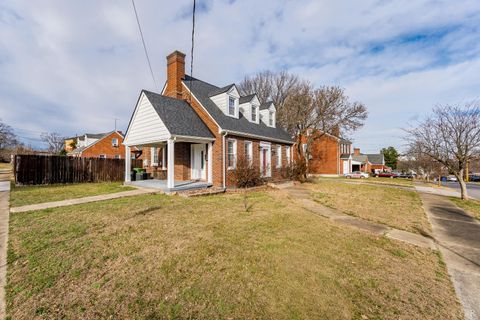 Tiny photo for 2223 Park Place, Lynchburg, VA 24501 (MLS # 364265)