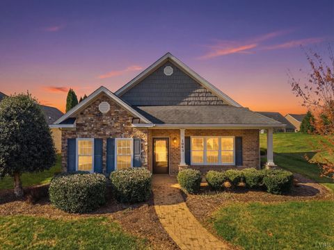 Homes For Sale - 1043 Lindenshire Drive<br/> Forest, VA 24551