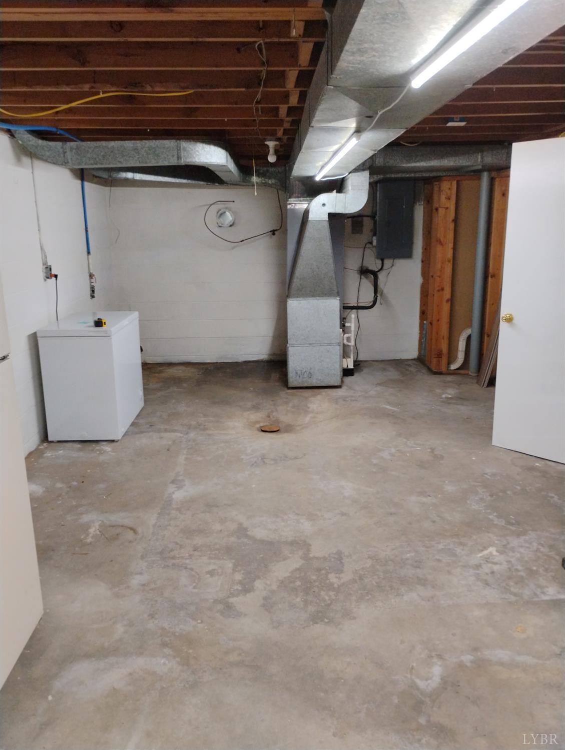 412 Oakwood Drive, Hurt, Virginia image 36