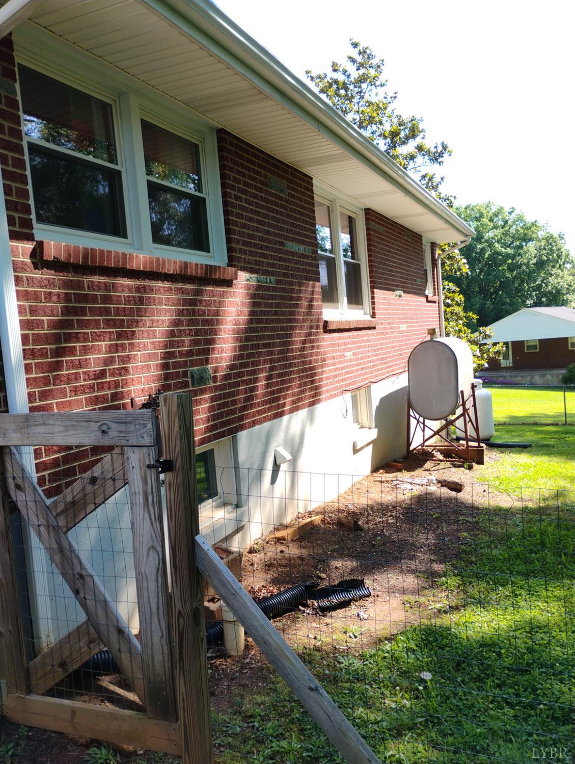 412 Oakwood Drive, Hurt, Virginia image 5