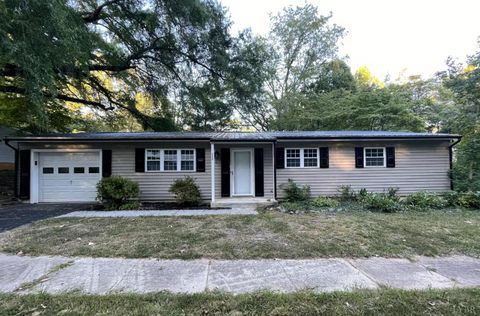 Photo of 205 Forestview Circle, Bedford, VA 24523 (MLS # 361829) Photo of 205 Forestview Circle, Bedford, VA 24523 (MLS # 361829)