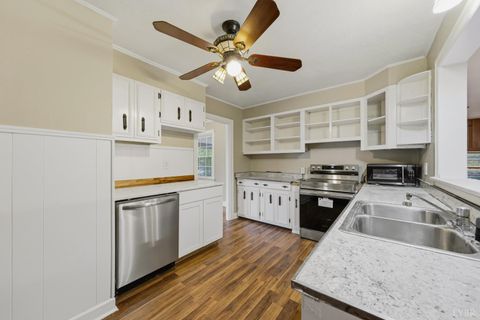 Tiny photo for 402 Prospect Rd Rd, Hurt, VA 24563 (MLS # 366574)