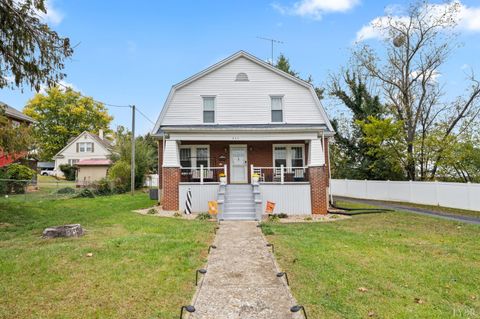 Photo of 809 Broad St, Altavista, VA 24517 (MLS # 362859)