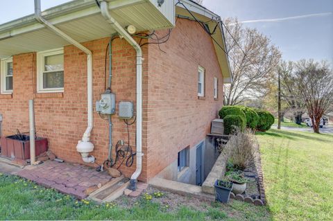 Tiny photo for 105 Gaddy Road, Lynchburg, VA 24502 (MLS # 365521)