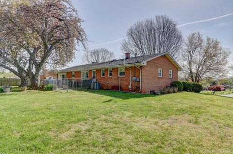 Tiny photo for 105 Gaddy Road, Lynchburg, VA 24502 (MLS # 365521)