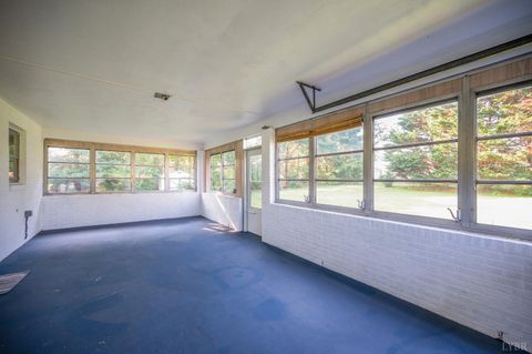 Tiny photo for 5634 Thomas Jefferson Road, Forest, VA 24551 (MLS # 363119)